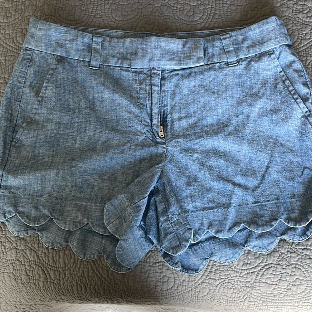 Scalloped edge chambray shorts